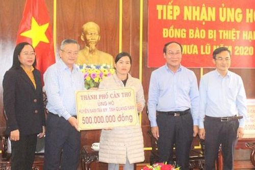 TP Cần Thơ trao 1 tỷ đồng ủng hộ đồng bào Quảng Nam khắc phục thiên tai