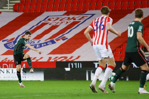 Bale ghi bàn giúp Tottenham vào bán kết League Cup