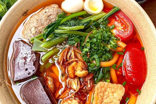 Muôn kiểu bún nóng cho ngày trời trở lạnh ở TP.HCM