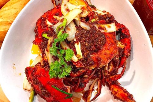 Cua sốt mắm tôm và loạt món hải sản lạ vị ở TP.HCM