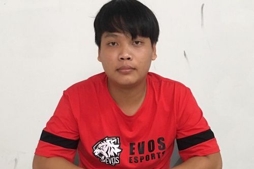 Kẻ cướp tiệm vàng bị người dân vây bắt