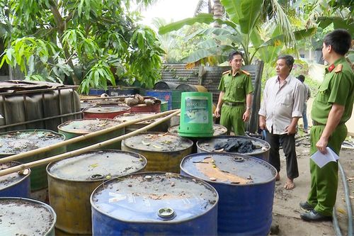 Công an phát hiện trên 50.000 lít nhớt thải
