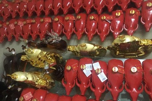 Phát hiện một cơ sở sản xuất rượu linh vật giả