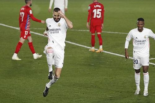 Real Madrid 2-0 Granada: Thắng nhẹ nhàng, Real bám đuổi Atletico Madrid