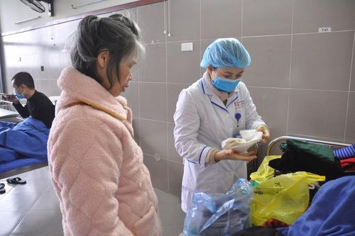 Bệnh nhân đang cách ly phòng Covid-19 tìm lại người thân sau 24 năm thất lạc