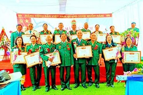 Sắt son nghĩa tình đồng đội