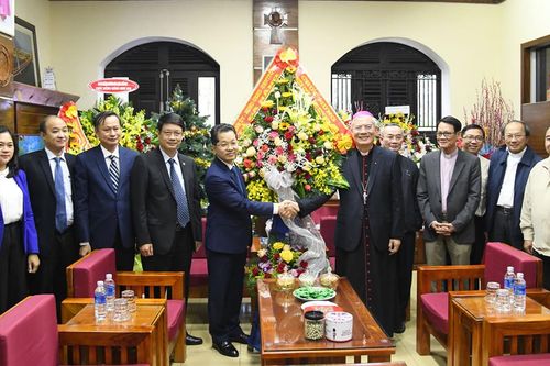 Lãnh đạo TP Đà Nẵng thăm và chúc mừng Giáng sinh tại các tổ chức tôn giáo