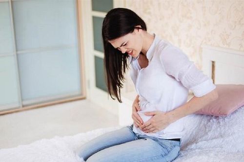 Đưa đi khám, chồng chết lặng khi biết vợ là... đàn ông