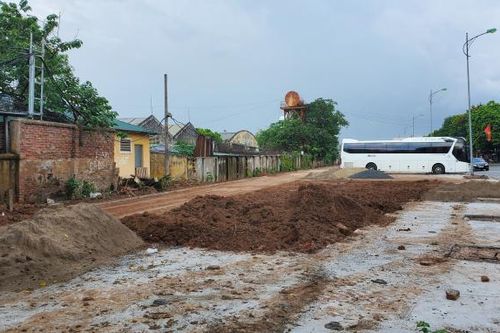 Đông Anh (Hà Nội): Dự án lát đá vỉa hè bị nhà thầu thi công ẩu
