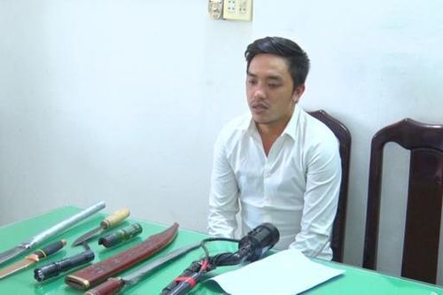 Khởi tố đối tượng mua bán trái phép chất ma túy có nhiều hung khí