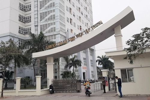 Nữ sinh ở Hải Phòng bị đuổi khỏi ký túc vì nghe điện thoại ở hành lang