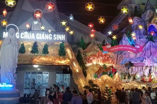 Lung linh Giáng sinh nơi xóm đạo