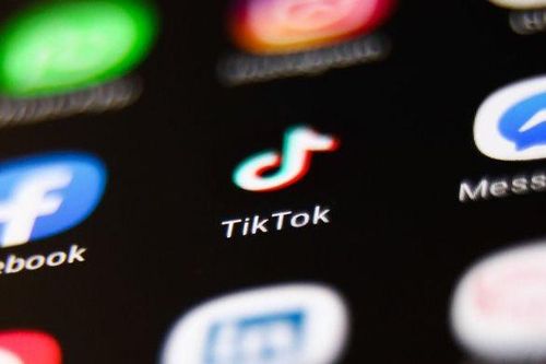 Hạ viện Nga thông qua hai dự luật cho phép chặn Facebook và YouTube