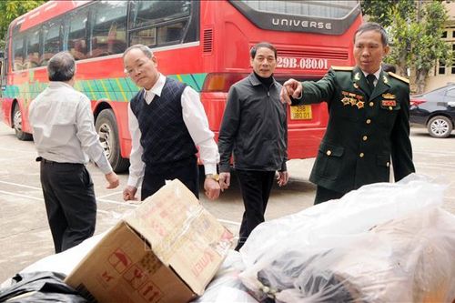 Chia sẻ khó khăn với học sinh và đồng bào vùng sâu Sơn La
