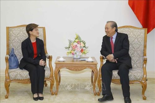 Phó Thủ tướng Thường trực tiếp Đại sứ Singapore