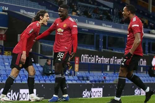 Bốc thăm bán kết cúp Liên đoàn Anh: M.U đối đầu Man City, Tottenham chạm hiện tượng Brentford