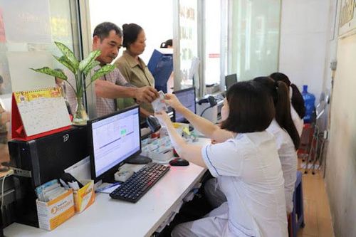Tấm thẻ BHYT như 'bùa hộ mệnh' của người bệnh