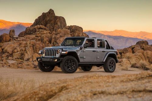 Jeep Wrangler 4xe 2021 chốt giá hơn 1,1 tỷ đồng