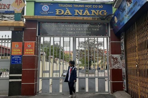 Hút thuốc lá điện tử trong trường rồi ngất xỉu, nam sinh lớp 8 bị đình chỉ học