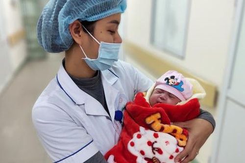 Bệnh viện tỉnh nuôi sống trẻ sinh non ở tuần 26, nặng 8 lạng