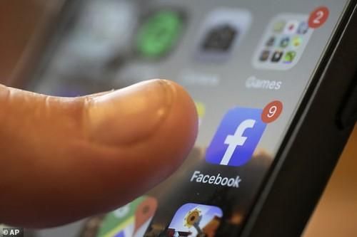 Đại chiến với Apple, Facebook thẳng tay xóa dấu tích xanh trên Fanpage của Táo khuyết