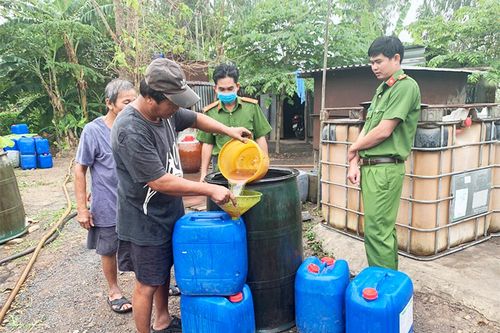 An Giang: Phát hiện cơ sở tái chế nhớt thải trái phép với số lượng lớn ở TP. Long Xuyên