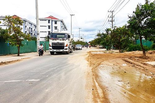 Dự án Bệnh viện Ung bướu: Nhà thầu thi công không bảo đảm vệ sinh môi trường