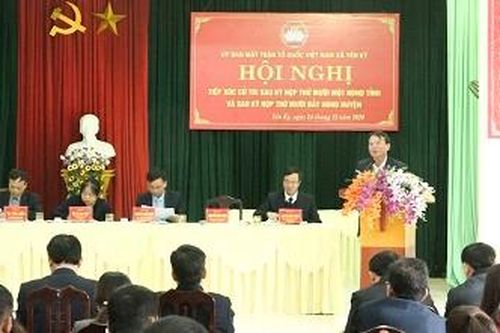Đại biểu HĐND tỉnh, huyện tiếp xúc cử tri