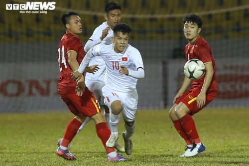 Công Phượng, Quang Hải làm khán giả, tuyển Việt Nam vất vả hạ đàn em