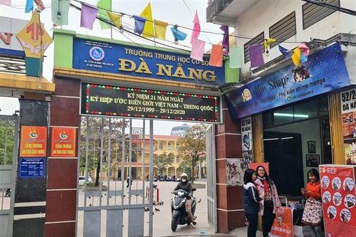 Hải Phòng: Nam sinh ngất xỉu sau khi hút thuốc lá điện tử tại trường học