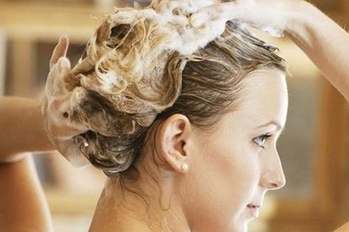 Trời lạnh hãy bỏ ngay thói quen gội đầu này vì rất dễ bị cảm lạnh, đột quỵ