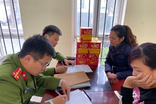 Kiếm bạc triệu nhờ 'buôn' pháo, 2 người phụ nữ bị khởi tố