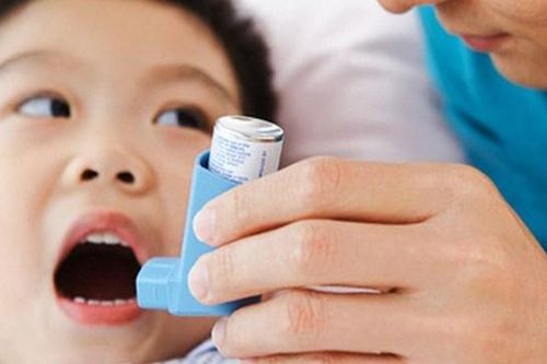 10 yếu tố khiến hen phế quản ở trẻ tăng nặng