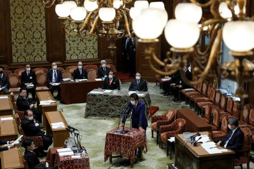 Ông Abe xin lỗi người dân vì bê bối sử dụng tiền tài trợ chính trị