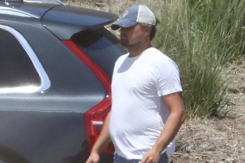 Leonardo DiCaprio đi dạo cùng bạn gái