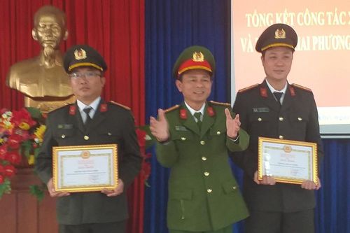 Nhiều tổ chức Đảng và đảng viên tiêu biểu được khen thưởng