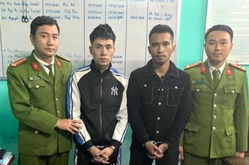 Cặp đôi đi 'xế hộp' trộm lưu động