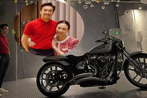 Đàm Thu Trang tặng quà 'khủng' cho chồng sau 'cú lừa' xe mô hình