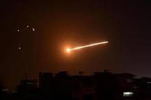 Loạt tiếng nổ vang lên, Syria tuyên bố chặn đứng tên lửa tấn công từ Israel