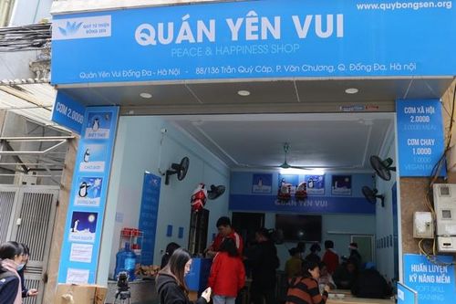 Ấm áp tình người quán cơm 2 nghìn đồng giữa lòng Hà Nội