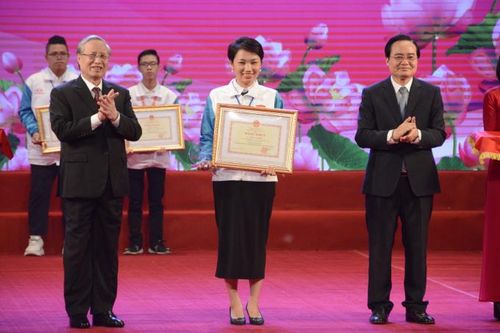 Tuyên dương học sinh sinh viên học tập và làm theo tư tưởng Hồ Chí Minh