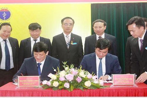 Bàn giao Bệnh viện Việt Nam - Thụy Điển Uông Bí cho tỉnh Quảng Ninh