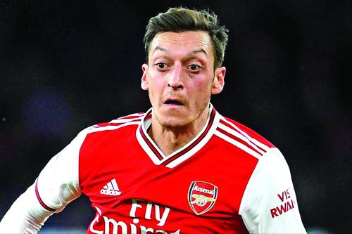 Arsenal chìm', Mesut Ozil muốn giúp