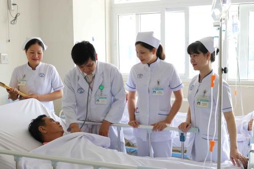 Nhân viên y tế đổi mới phong cách, thái độ hướng tới sự hài lòng của người bệnh