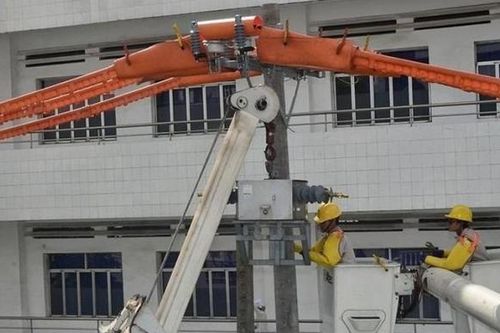 'Nóng' như sửa điện nóng