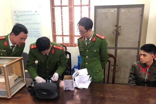Hai đối tượng bị bắt giữ cùng 800 viên ma túy tổng hợp