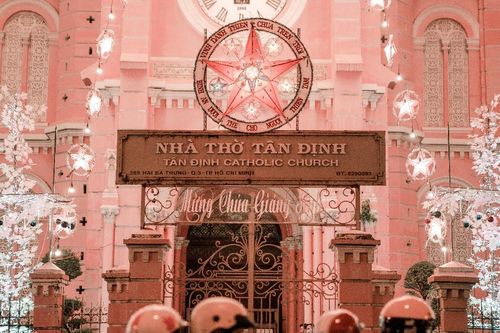 'Nhà thờ hồng' Tân Định đẹp lung linh giữa lòng Sài Gòn trong mùa Giáng sinh