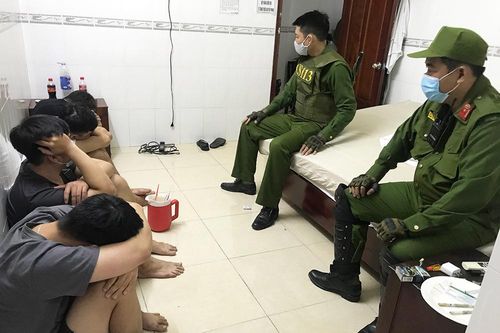 An Giang: 10 đối tượng ở tại nhà nghỉ 'Phát Đạt' dương tính chất ma túy