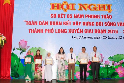 Tổng kết phong trào 'Toàn dân đoàn kết xây dựng đời sống văn hóa' ở TP. Long Xuyên