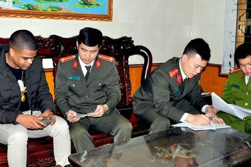 Quản lý chặt chẽ hoạt động xuất nhập cảnh để phòng dịch